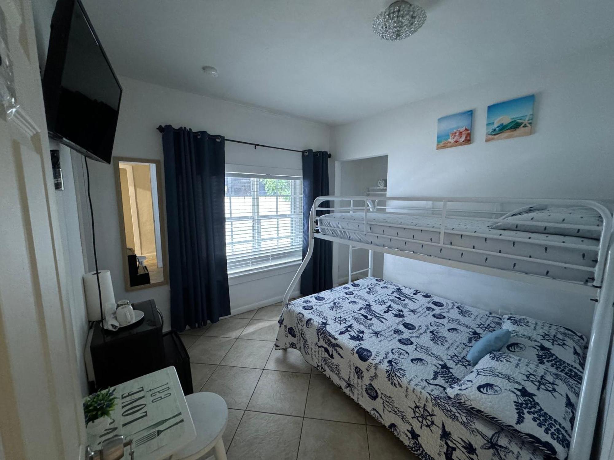 B5 Best Value On Private Bedroom With Private Bathroom In Little Havana, 마이애미 외부 사진