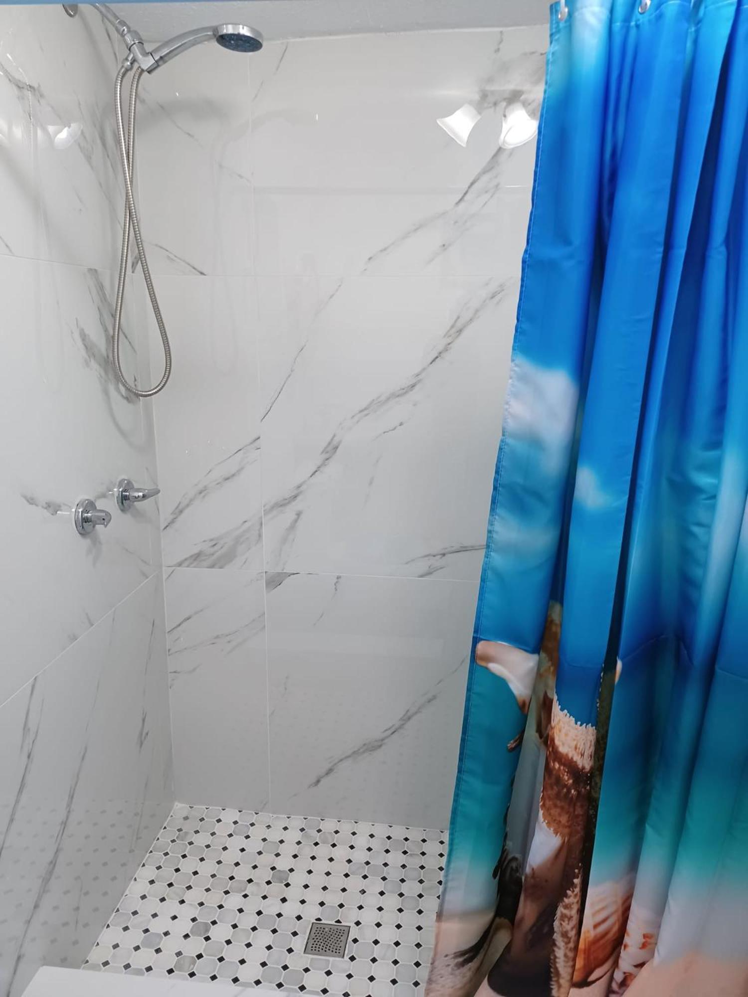 B5 Best Value On Private Bedroom With Private Bathroom In Little Havana, 마이애미 외부 사진